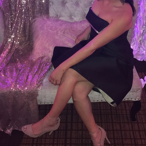 Neiman Marcus strapless Cocktail 🍹 Dress - Picture 2 of 3